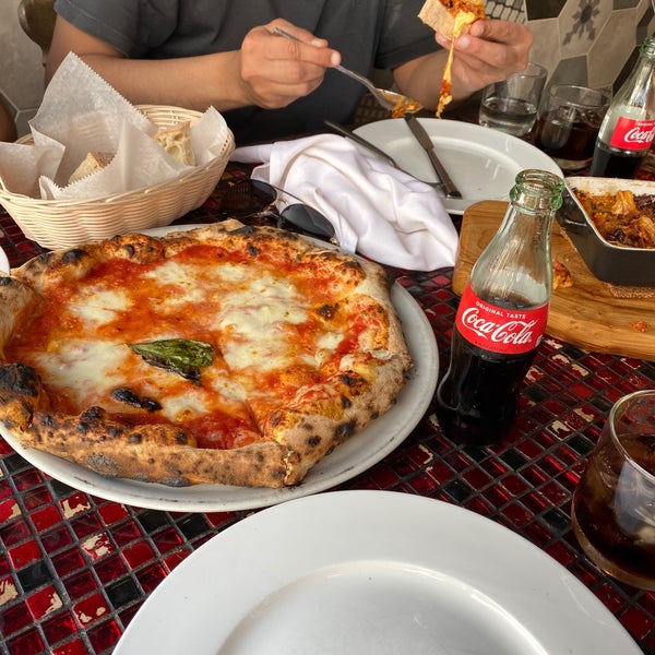 3/2/2020 tarihinde Aziyaretçi tarafından La Leggenda Pizzeria'de çekilen fotoğraf