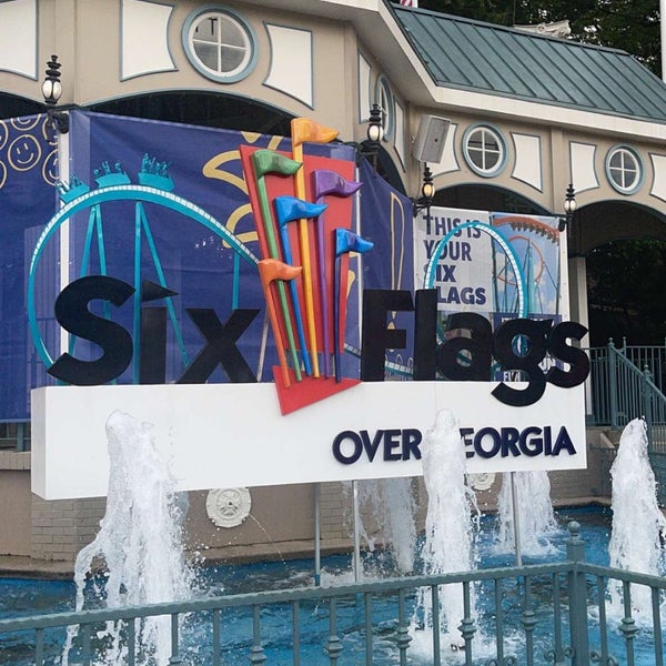 รูปภาพถ่ายที่ Six Flags Over Georgia โดย لَ ⭐︎ เมื่อ 7/26/2022