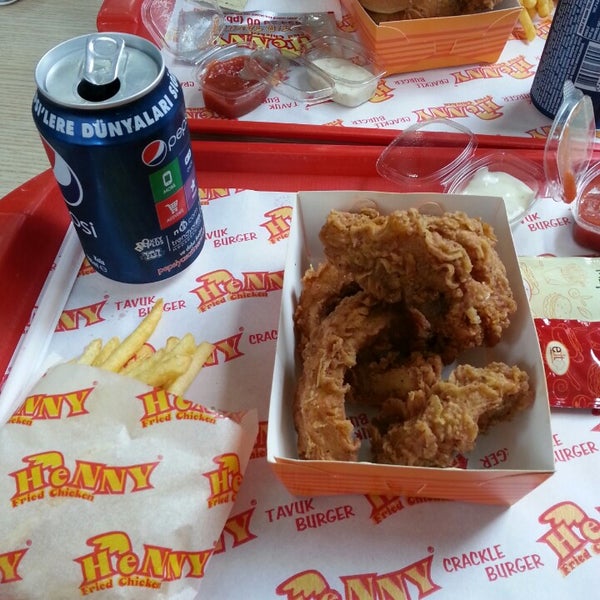 Photo taken at Henny Fried Chicken by ...Selman... .. on 4/19/2014