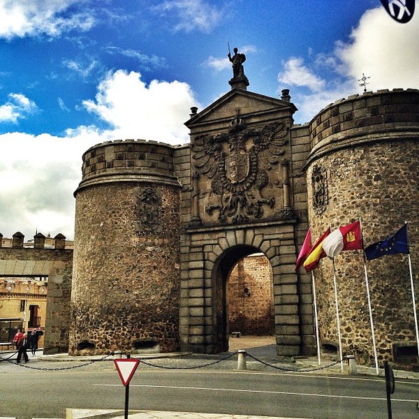 negar Nuestra compañía calentar Puerta de Bisagra Nueva - Lugar histórico en Toledo