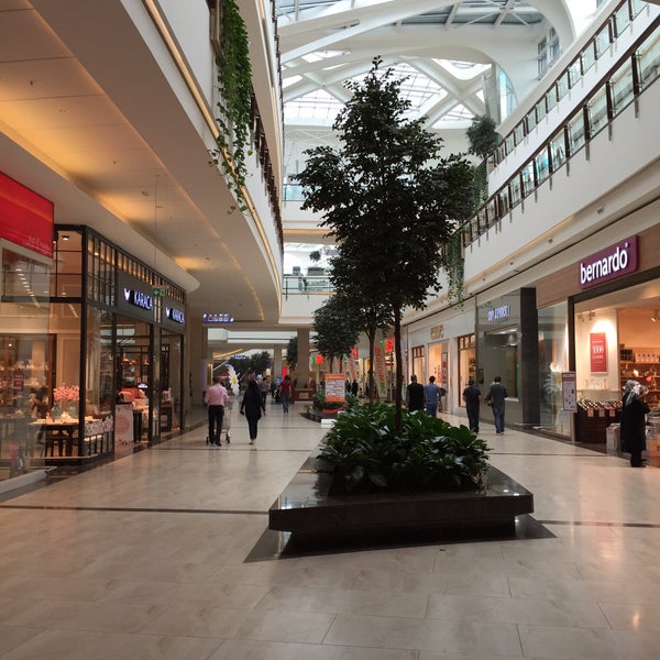 4/28/2015 tarihinde Kimbu Kenanziyaretçi tarafından Mall of İstanbul'de çekilen fotoğraf