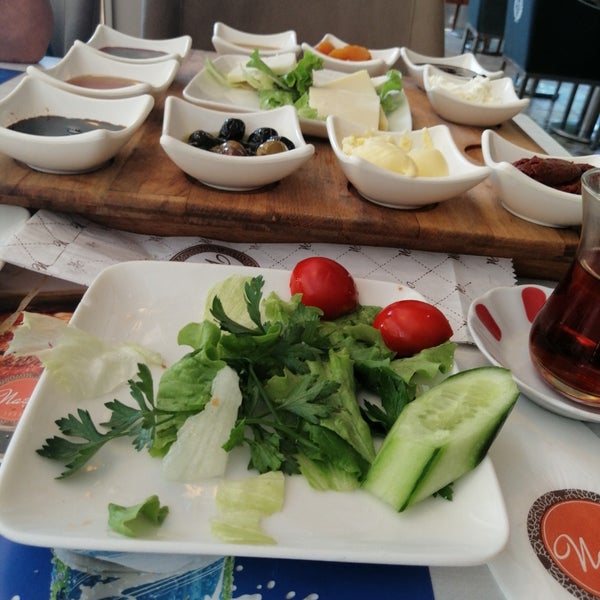 Das Foto wurde bei Nazar Cafe Restaurant von Can.v am 9/17/2019 aufgenommen