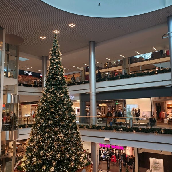 11/27/2019에 Engin A.님이 Einkaufszentrum Glatt에서 찍은 사진