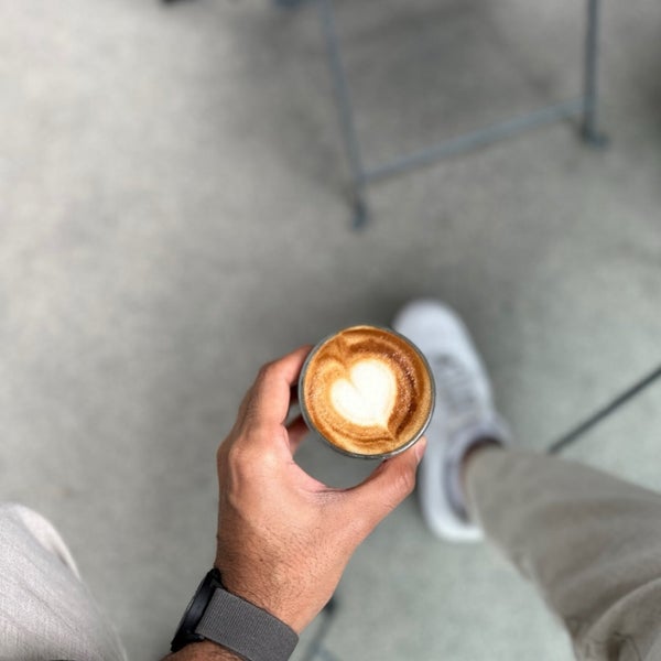 Photo taken at Blue Bottle Coffee by Saad Q ✔️ on 12/3/2023