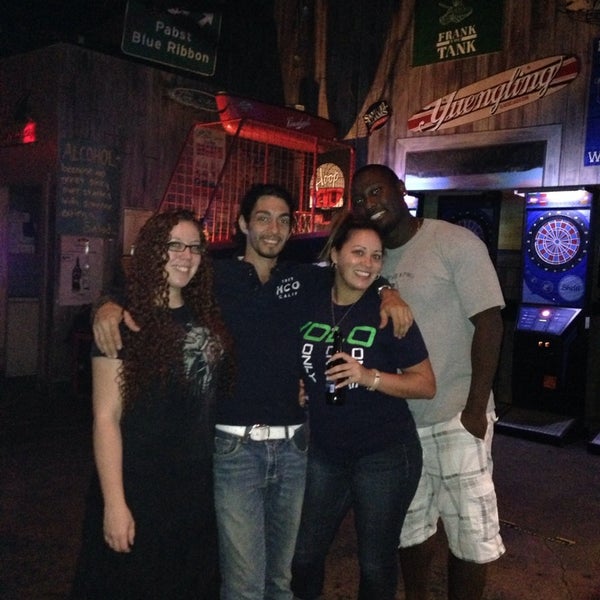 6/10/2014 tarihinde Bryant F.ziyaretçi tarafından Freaki Tiki Bar'de çekilen fotoğraf