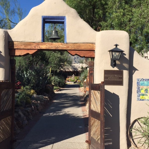 Foto tirada no(a) Hacienda del Sol Guest Ranch Resort por Elina R. em 10/23/2015