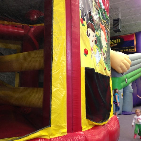 Andie's Bounce Barn Parque de atracciones