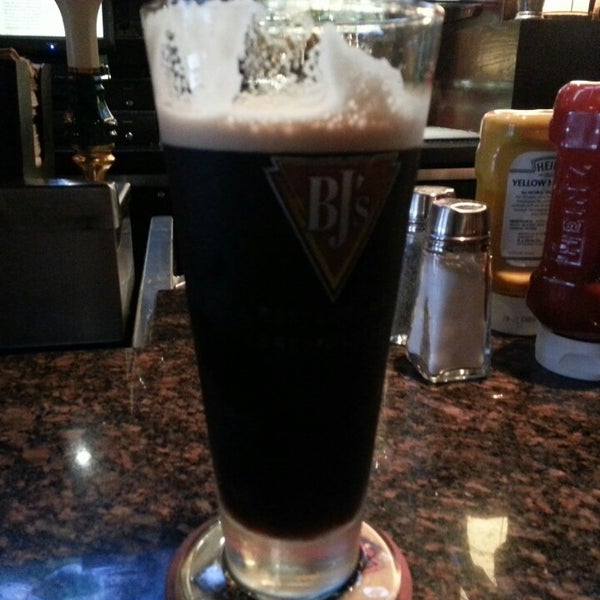 Photo taken at BJ&#39;s Restaurant &amp; Brewhouse by Jeff F. on 7/23/2013