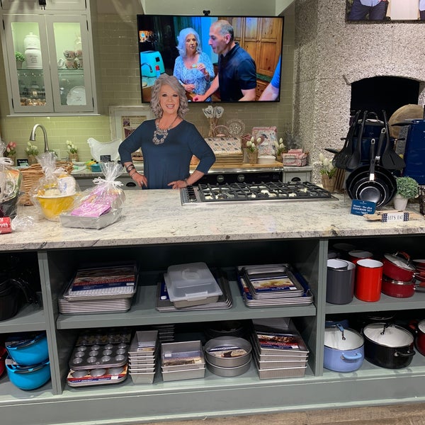 Paula Deen’s Family Kitchen American Restaurant in Branson