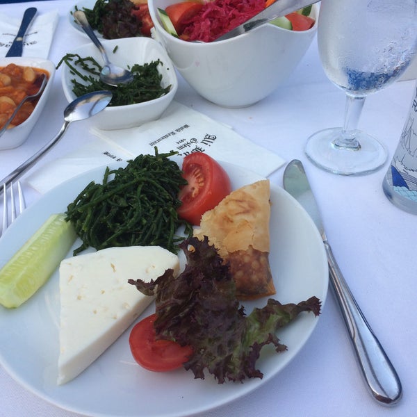 Das Foto wurde bei Ali Baba Restaurant Kadıköy von Olca am 9/3/2018 aufgenommen