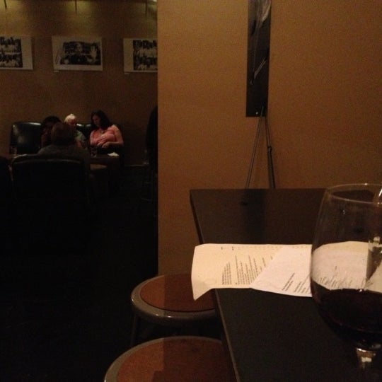 10/30/2012 tarihinde sherrod p.ziyaretçi tarafından Yield Wine Bar'de çekilen fotoğraf