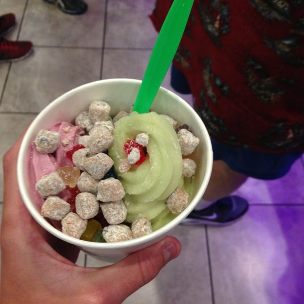 7/29/2013에 Nick Z.님이 Zainey&#39;s Frozen Yogurt에서 찍은 사진