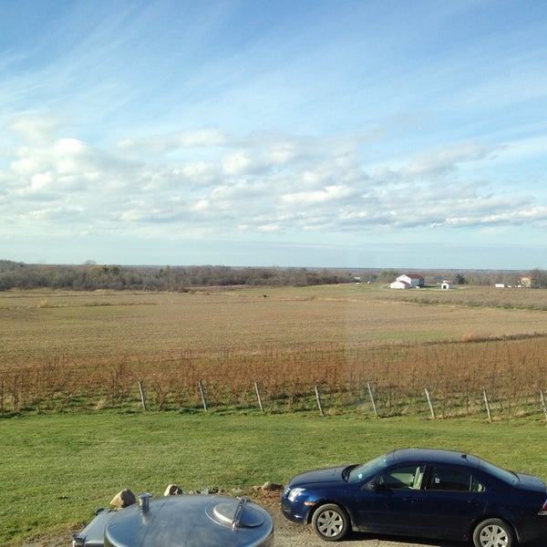 Photo taken at Arrowhead Spring Vineyards by Rob Z. on 11/16/2013