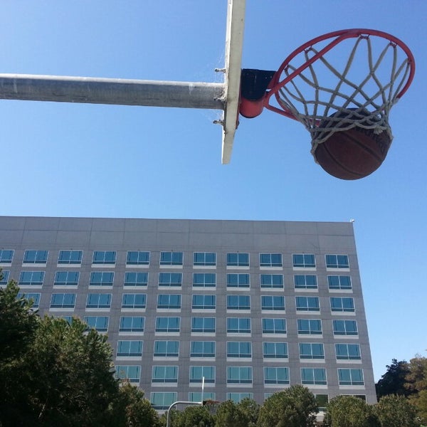 EA Sports Basketball Courts Redwood Shores 2 tips from 37 visitors