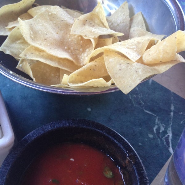 3/24/2013 tarihinde Lana F.ziyaretçi tarafından Macayo’s Mexican Kitchen'de çekilen fotoğraf
