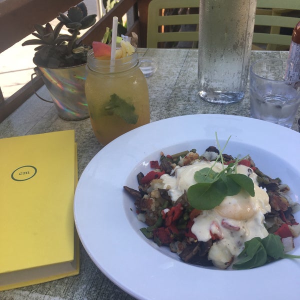 The ginger-peach spritzer was delicious along with my veggie hash. Great view and good ambiance. A new favorite brunch spot of mine :)