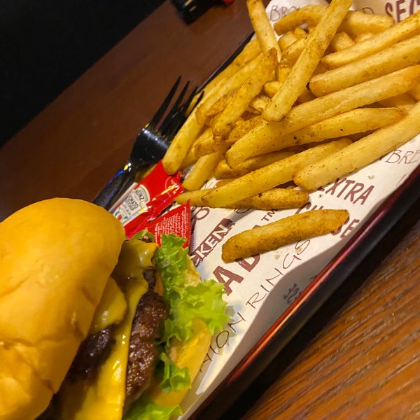 Foto tirada no(a) Nevada Burger por N em 12/24/2021