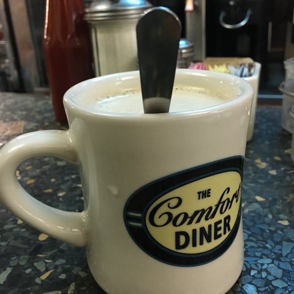 Photo taken at Comfort Diner by AG S. on 3/3/2017