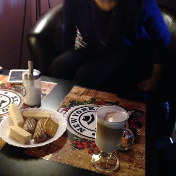 Das Foto wurde bei New York Coffee von Juliya I. am 1/22/2015 aufgenommen