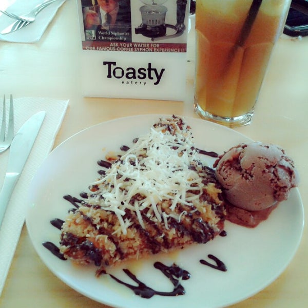 Photo prise au Toasty Eatery par Neisha H. le5/18/2013