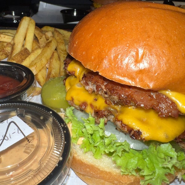 Foto tirada no(a) Nevada Burger por DA7MO 👾 em 7/23/2023