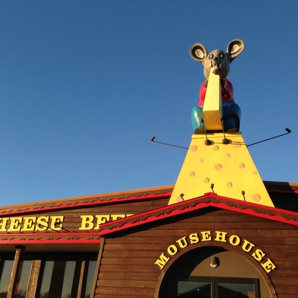 Foto tirada no(a) Mousehouse Cheesehaus por Stephanie R. em 1/17/2013