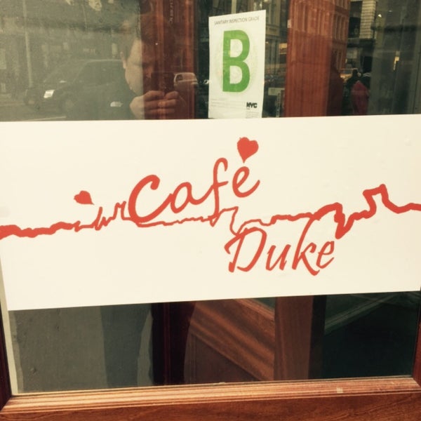 รูปภาพถ่ายที่ Cafe Duke โดย Karl W. เมื่อ 1/22/2015