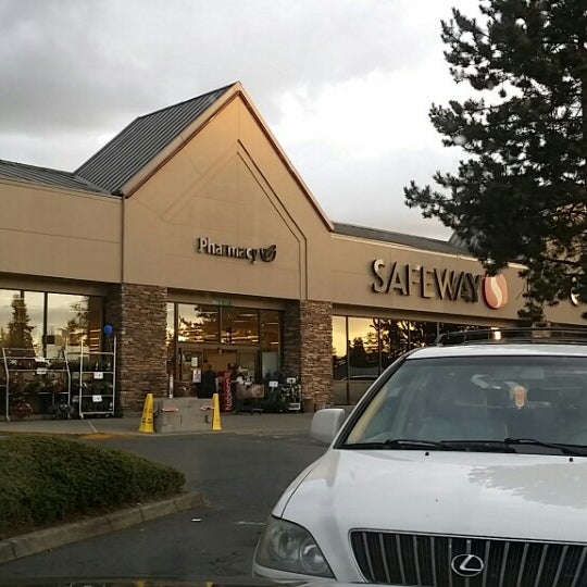 Safeway Grocery Store in Covington