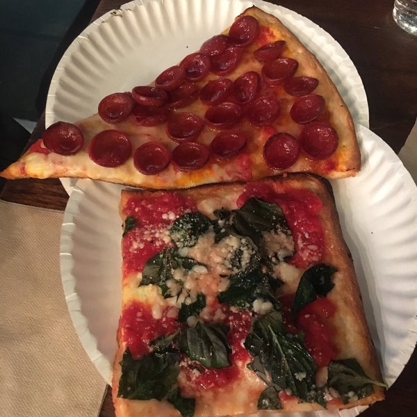 9/20/2018にMiya L.がChampion Pizzaで撮った写真