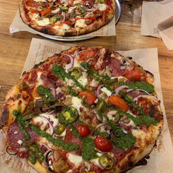 Foto scattata a Blaze Pizza da Miya L. il 10/6/2019