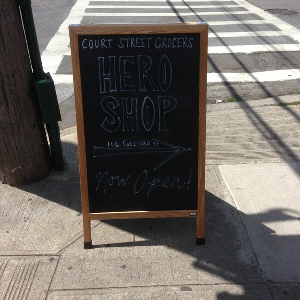 8/4/2013にJeremy F.がCourt Street Grocers Hero Shopで撮った写真