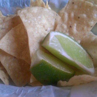 รูปภาพถ่ายที่ Berryhill Baja Grill โดย JJ L. เมื่อ 1/25/2013