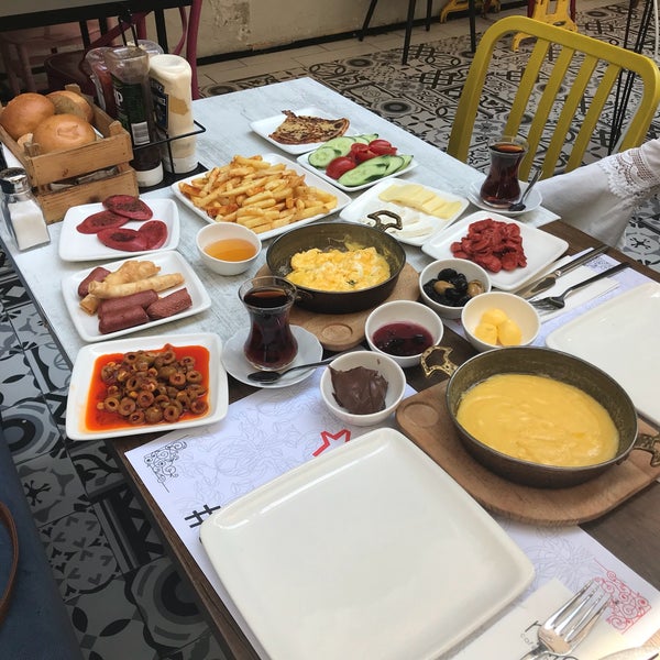 Foto diambil di Mia Cafe &amp; Kitchen oleh Çağla Nur S. pada 9/9/2018
