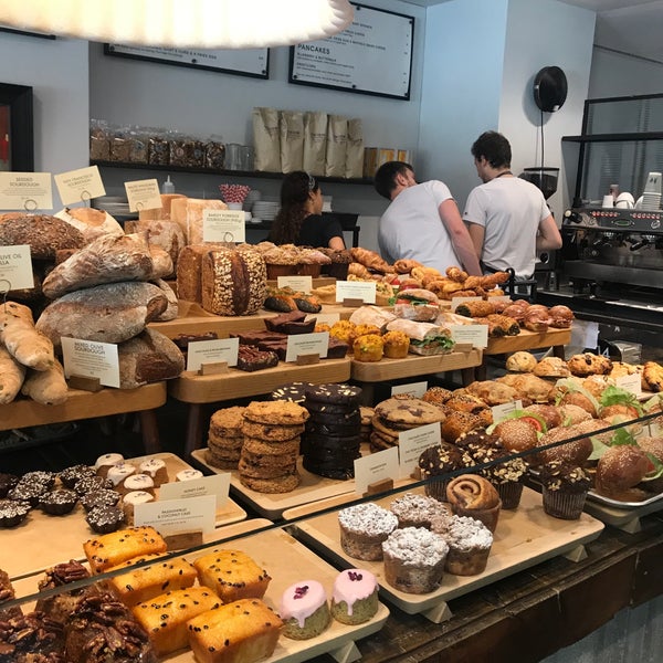รูปภาพถ่ายที่ GAIL&#39;s Bakery โดย sj เมื่อ 9/17/2018