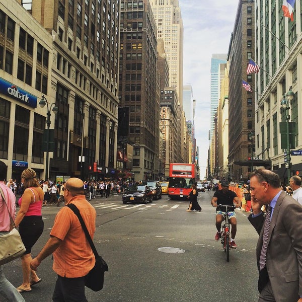 Снимок сделан в 34th Street пользователем David J. H. 8/6/2015