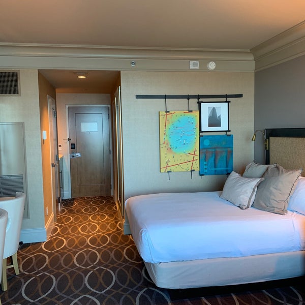 Foto diambil di Omni Dallas Hotel oleh Erica S. pada 9/6/2019