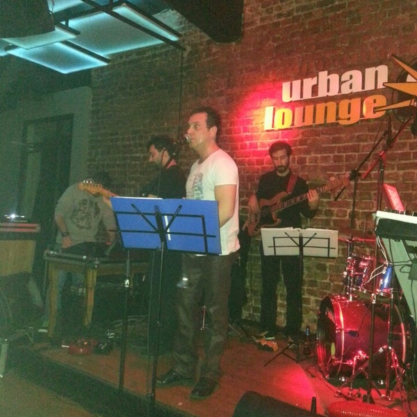 รูปภาพถ่ายที่ Urban Bug Lounge โดย Neslihan K. เมื่อ 3/29/2013