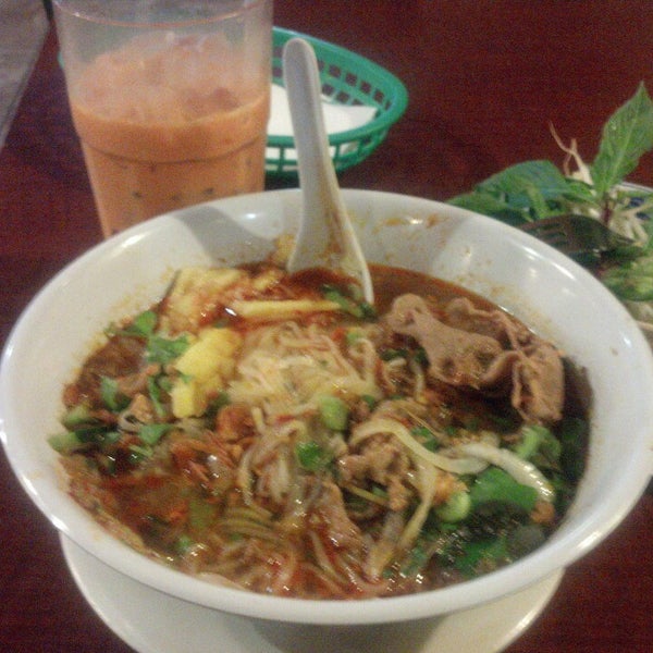 11/19/2013에 Erik님이 Pho Van Vietnamese Cuisine에서 찍은 사진