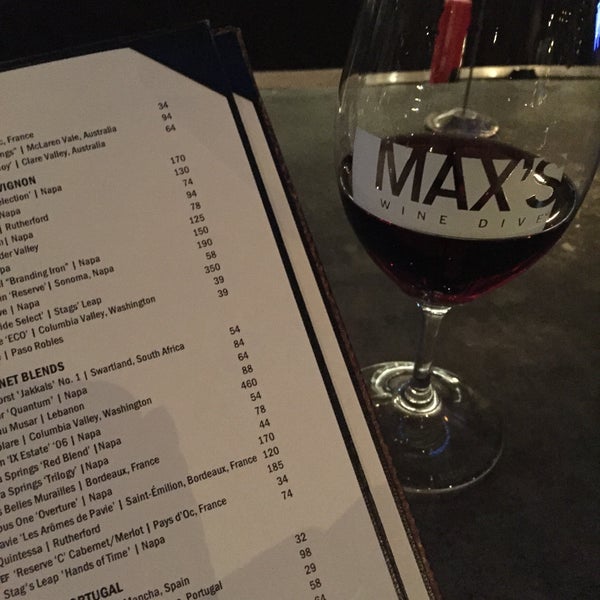 Снимок сделан в MAX&#39;s Wine Dive Dallas пользователем Melissa P. 12/24/2014