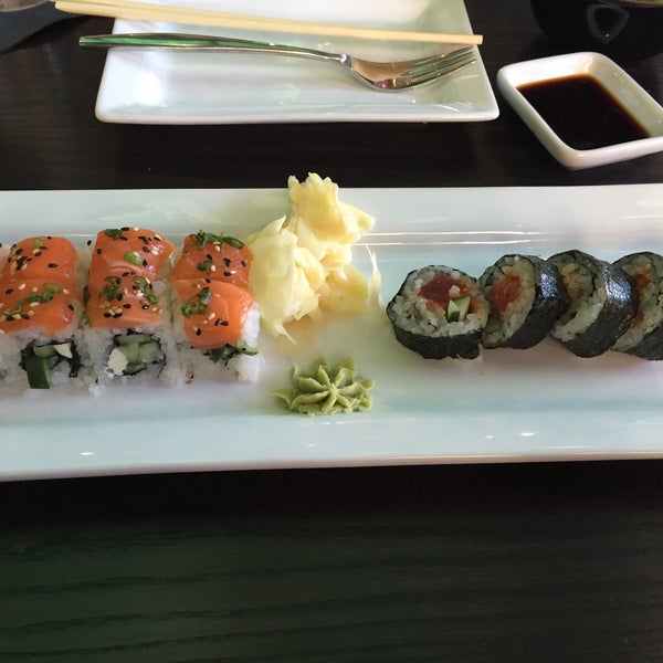 รูปภาพถ่ายที่ Blue Sushi Sake Grill โดย Melissa P. เมื่อ 2/10/2016