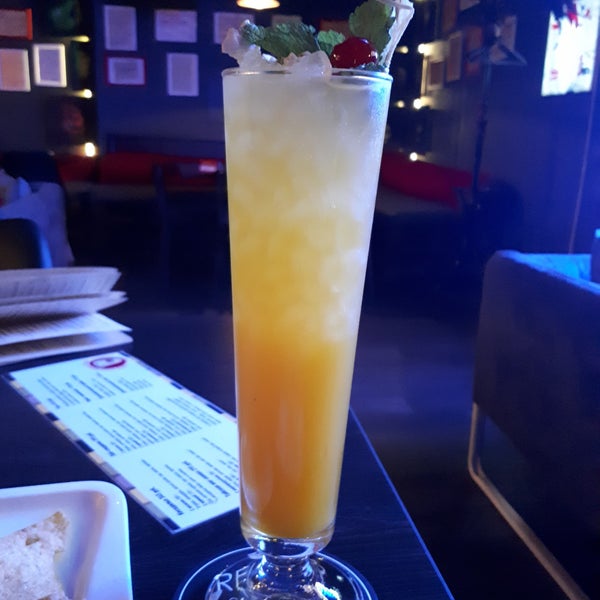 รูปภาพถ่ายที่ ReLab Cocktail Bar โดย Olga C. เมื่อ 9/21/2018