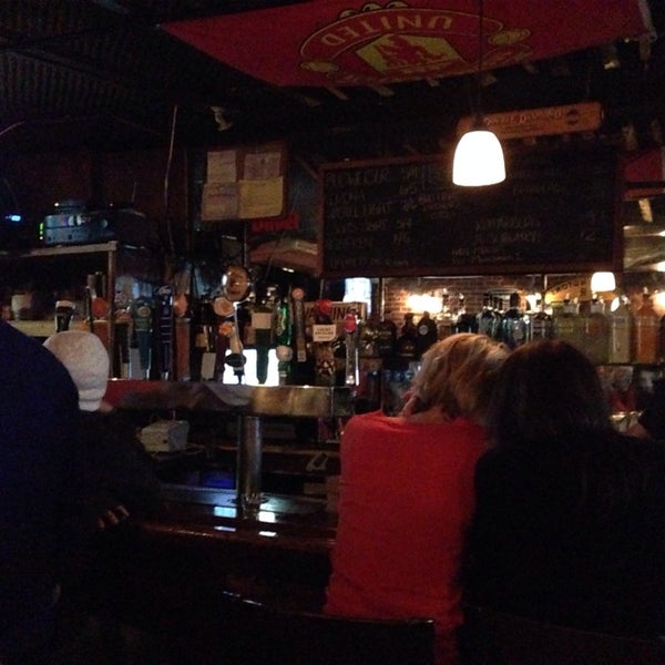 รูปภาพถ่ายที่ Manchester Pub โดย Casey S. เมื่อ 2/6/2014
