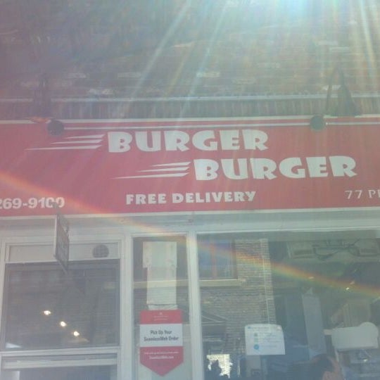 Foto tirada no(a) Burger Burger por Teebugs H. em 8/29/2011