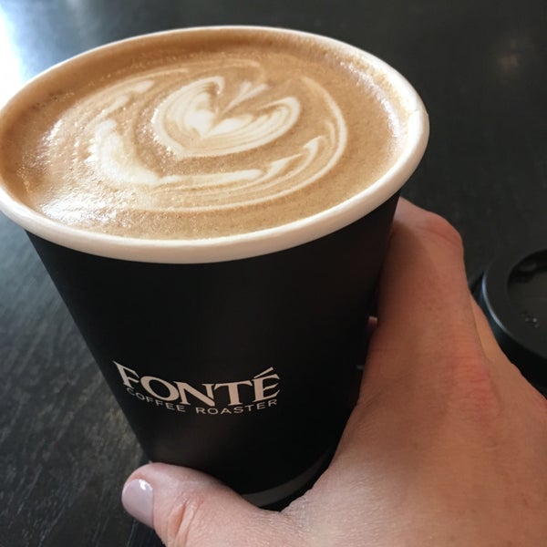 Photo taken at Fonté Coffee Roaster Cafe - Bellevue by Carolyn G. on 1/13/2018