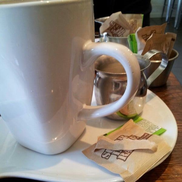 Foto scattata a fresh. Cafe da Jamie-lee V. il 2/16/2014