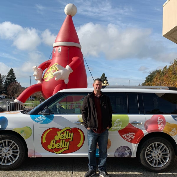Foto tirada no(a) Jelly Belly Factory por Hyde M. em 12/18/2018