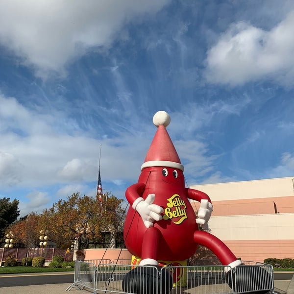 Photo taken at Jelly Belly Factory by Hyde M. on 12/18/2018