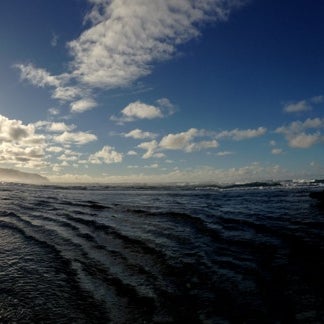 Foto tomada en Big Wave Dave Surf Co.  por hiroki o. el 1/20/2014
