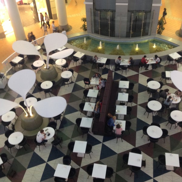 Das Foto wurde bei Atrium Mall von Posh am 5/9/2013 aufgenommen