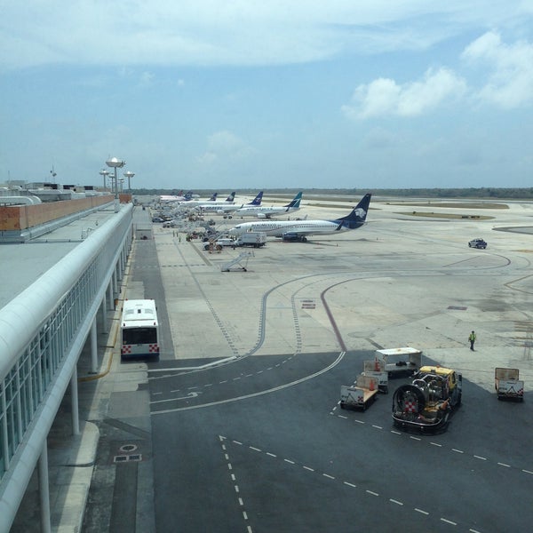 4/17/2013 tarihinde Luisziyaretçi tarafından Cancún Uluslararası Havalimanı (CUN)'de çekilen fotoğraf